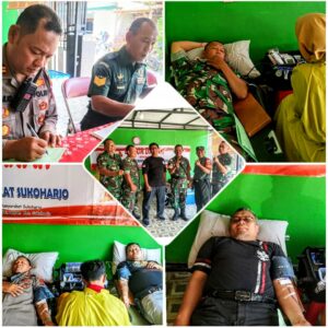 Detik-detik donor darah Ketua LSM SMS Iwan Kedhe (berdiri ditengah TNI).