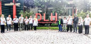 Foto bersama usai mengikuti presentasi