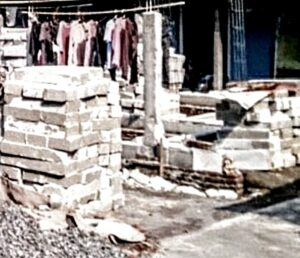 Rumah Ny.Rahayu Prihatin alias Ny.Sumarsih, masih terbengkalai.