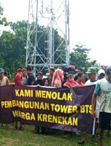 Momen aksi demo penolakan warga