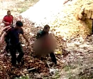 Momen korban hanyut ditemukan Polisi dan Warga.