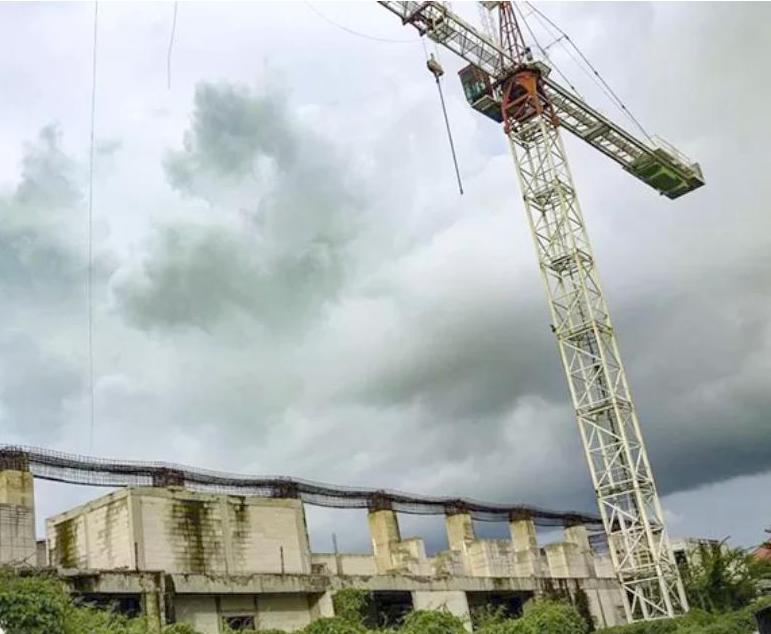Crane yg mengancam..