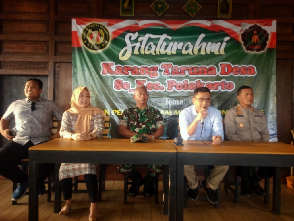 Camat Polokarto,Hery Mulyadi,SE,saat memberikan sambutan.(Baju putih)..